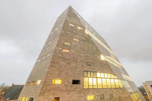 Mixed-Use-Projekt in Groningen von NL Architects