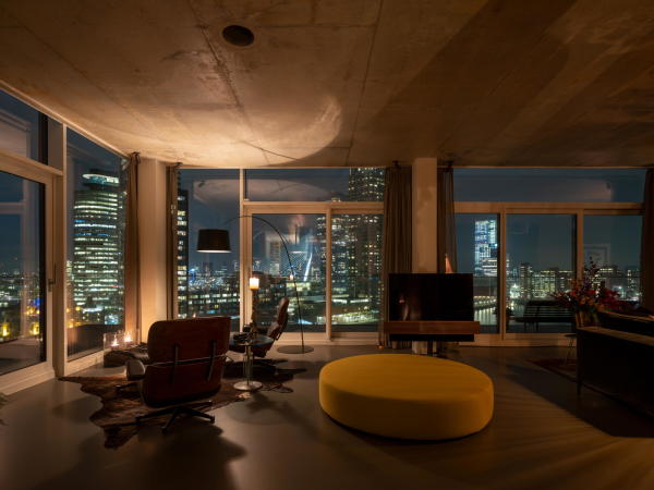 Umbau und Aufstockung einer Lagerhalle im Rotterdamer Hafen