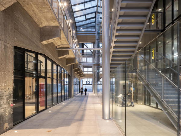 Umbau und Aufstockung einer Lagerhalle im Rotterdamer Hafen