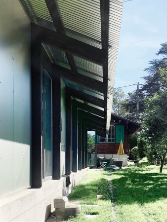 Reduziertheit als Programm: Der Anbau braucht keine Dachrinne.