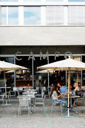 Café in Zürich von Philippe Stuebi