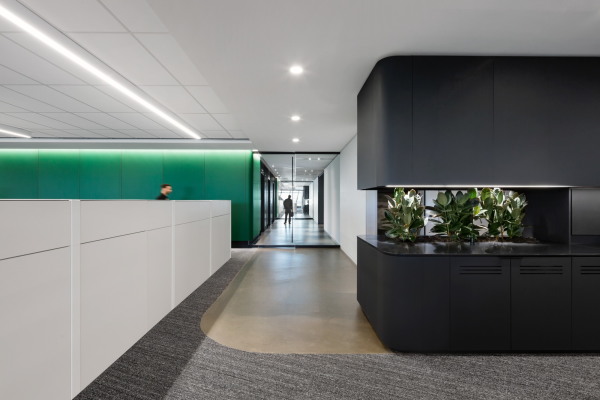 Olympia-Turm zu Bros umgebaut