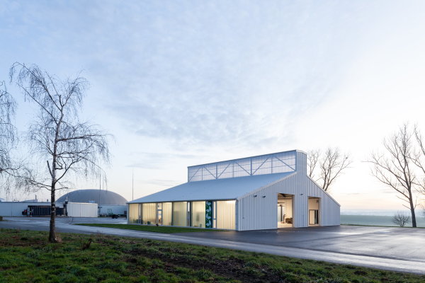 Fahrzeughalle von Atelier 111