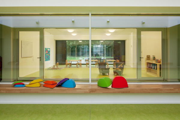 Im Erdgeschoss ist neben einem Stadtteilbro auch ein Kindergarten untergebracht.