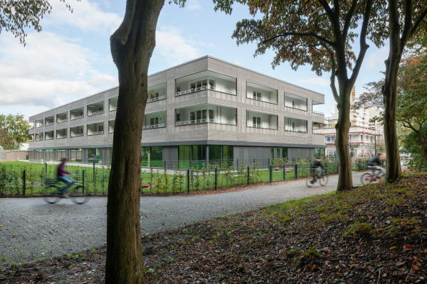 Atelier Kempe Thill begreifen ihren Neubau in Bremen-Tenever als Prototyp fr kompakten urbanen Sozialwohnungsbau.