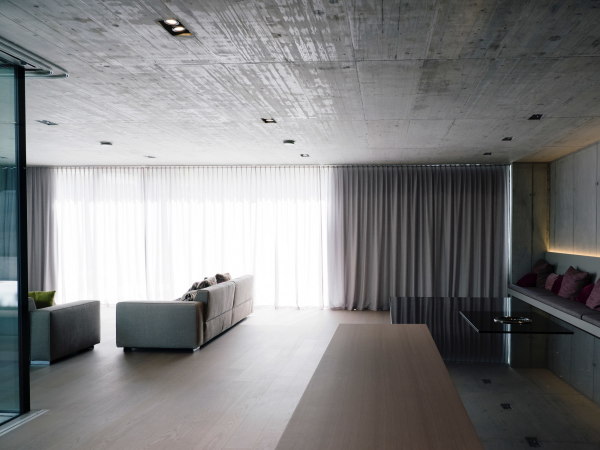 Villa in Ljubljana von OFIS Arhitekti