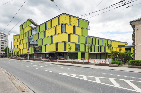 Im Anschnitt zu sehen: die Stadtvilla des Artforums Salzburg.