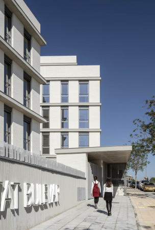 Wohnbebauung von Gabriel Verd und Bur�4 in Sevilla