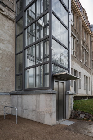 Ein neuer Fahrstuhl an der Rckseite sorgt fr barrierefreie Erschlieung.