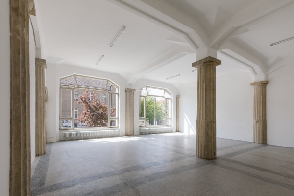 Der Ausstellunsgraum im Hochparterre  frher zeigte Heike hier seine Maschinen.