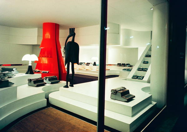 Gae Aulenti, Interieur fr den Olivetti Showroom in Paris, 1966/67