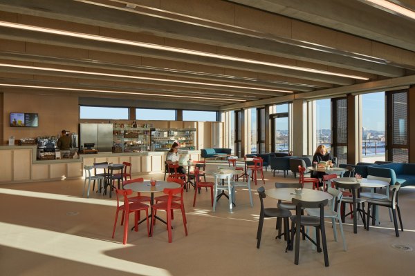 Caf� im obersten Stockwerk mit Au�enterrassen und Ausblick auf die Themse.