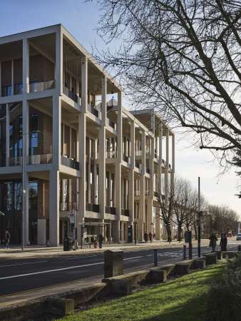 Eingangsseite an der Penrhyn Road