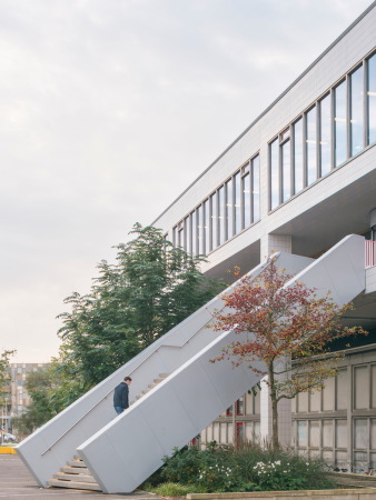 �berbauung eines Lagerhauses von Space Encounters