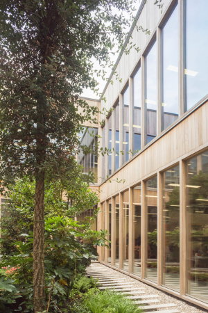 �berbauung eines Lagerhauses von Space Encounters