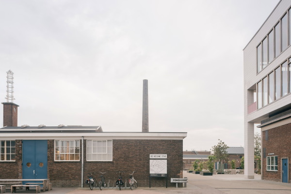 �berbauung eines Lagerhauses von Space Encounters