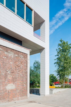 �berbauung eines Lagerhauses von Space Encounters