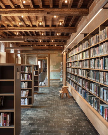 Kloster wird Stadtbibliothek mit Korteknie Stuhlmacher Architecten