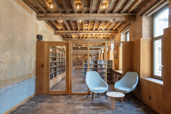 Kloster wird Stadtbibliothek mit Korteknie Stuhlmacher Architecten