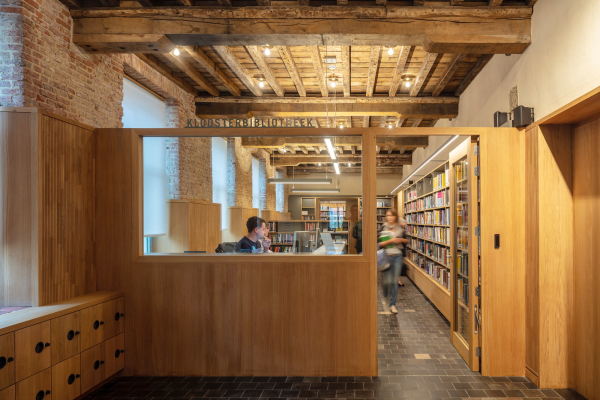 Kloster wird Stadtbibliothek mit Korteknie Stuhlmacher Architecten