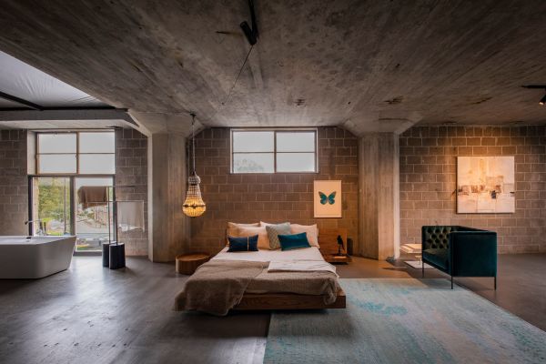 In der Beispielwohnung wird die industrielle H�rte der Geb�ude inszeniert.