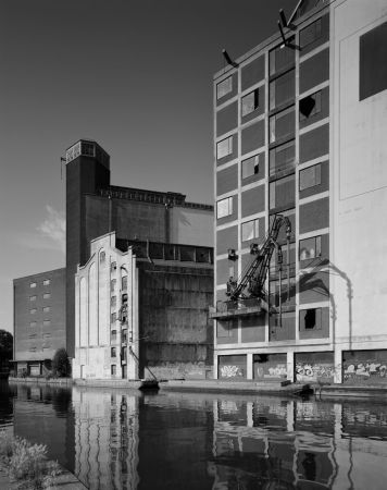 Die Bestandfotos von H�l�ne Binet, Hausfotografin von Peter Zumthor, zeugen von der langen Vorgeschichte des Projekts.