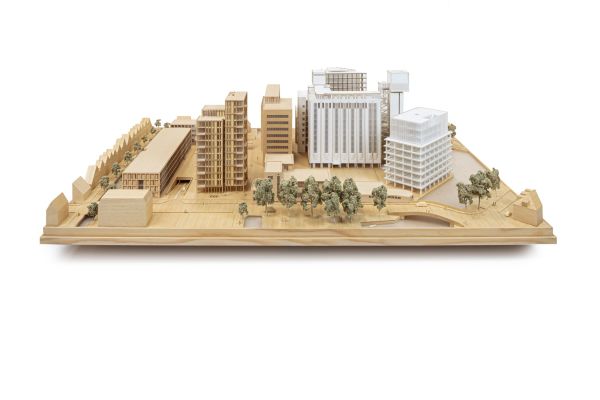 Wesentliche Aspekte der Planung stammen noch von Peter Zumthor. Die konkrete Umsetzung durch Studio Akkerhuis erfolgt allerdings mit einem f�r solche Gro�projekte vermutlich notwendigen Pragmatismus.