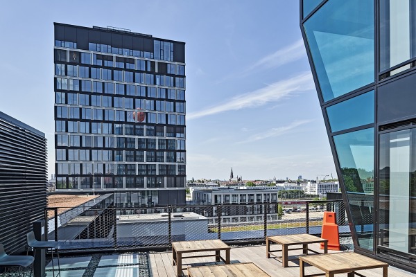 Spiegelung im Neubau gegenber