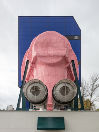 Blick von Osten auf die Beruhigungsstrecke und die Abluftstutzen ber dem Maschinenhaus