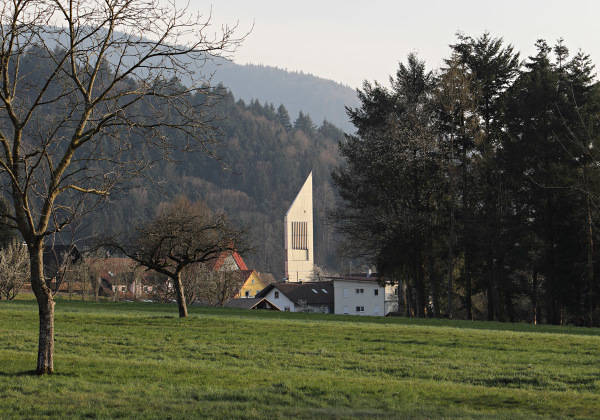 Kirchturm aus Holz in Bleibach von Architektur 3