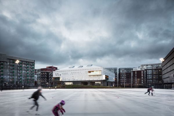 Gegenüber des Fährterminals und mit Blick auf die Ostsee: Die Schule in Helsinki.