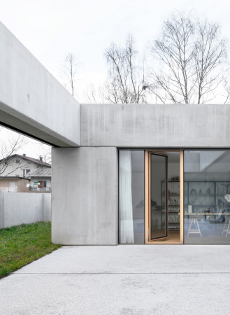 Wohn- und Atelierhaus von Arhitektura in Ljubljana