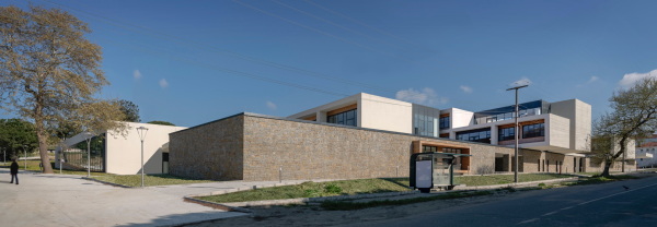 Schulcampus von PAB Architects auf G�kceada