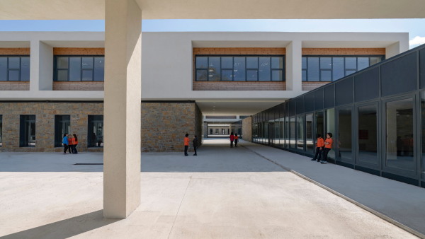 Schulcampus von PAB Architects auf Gkceada