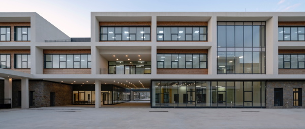 Schulcampus von PAB Architects auf Gkceada