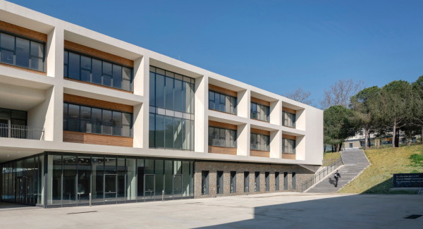 Schulcampus von PAB Architects auf Gkceada
