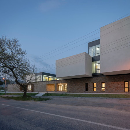 Schulcampus von PAB Architects auf Gkceada