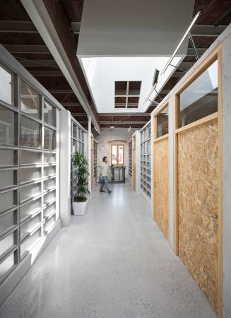 Gesundheitszentrum bei Barcelona von MIAS Architects