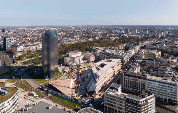 Der Baukrper vor der Begrnung  Blick auf die Baustelle 2019.