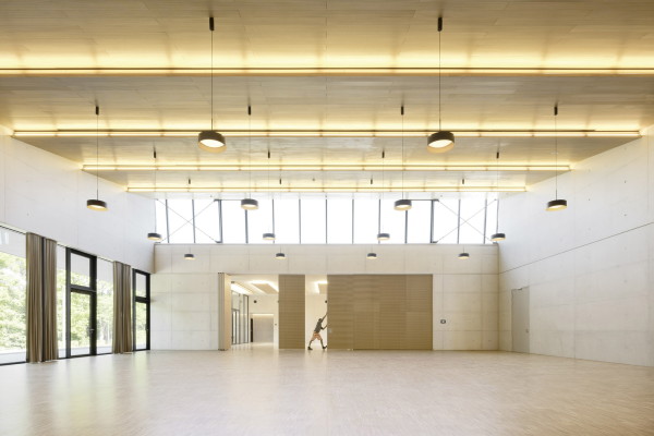 Mehrzweckhalle von Sprenger Architekten
