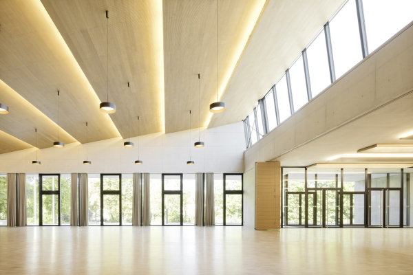 Mehrzweckhalle von Sprenger Architekten