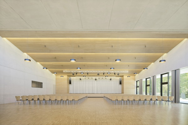 Mehrzweckhalle von Sprenger Architekten
