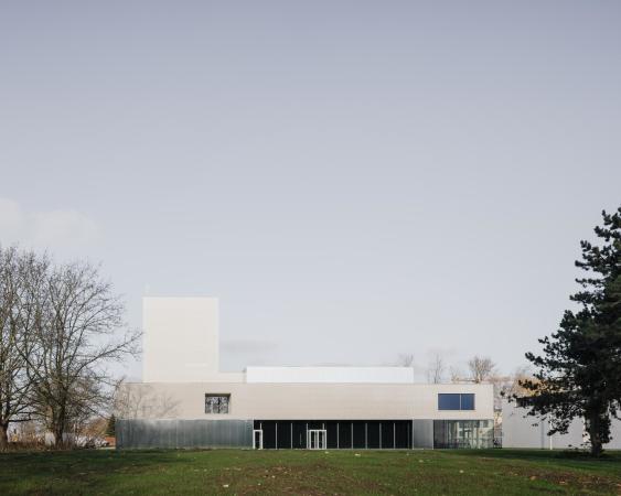 Kulturzentrum von Trans Architectuur und V+ in Deinze