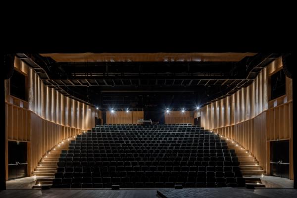 Kulturzentrum von Trans Architectuur und V+ in Deinze