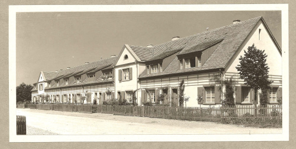 Reiheneinfamilienhuser Im Langen Lohn, Basel, 1923-1924. Foto der Baugruppe II stlich der Strae, Aufnahme um 1925