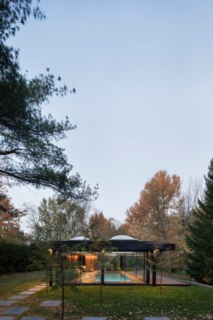 Pool-Pavillon in Quebec von Maurice Martel