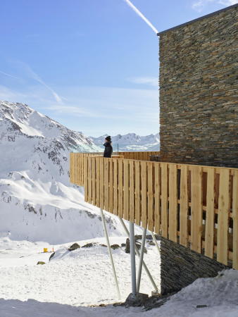 Bergrestaurant in Andermatt von Studio Seilern Architects