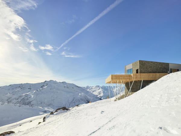 Bergrestaurant in Andermatt von Studio Seilern Architects
