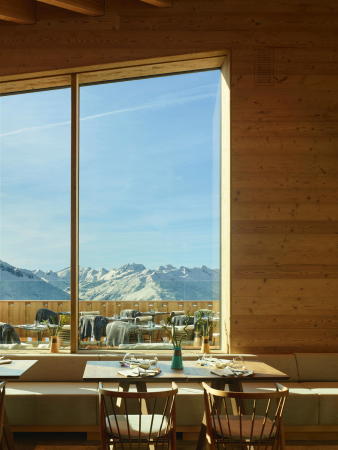 Bergrestaurant in Andermatt von Studio Seilern Architects