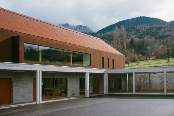 Schulerweiterung in Lugrin von Ateliers O-S Architectes